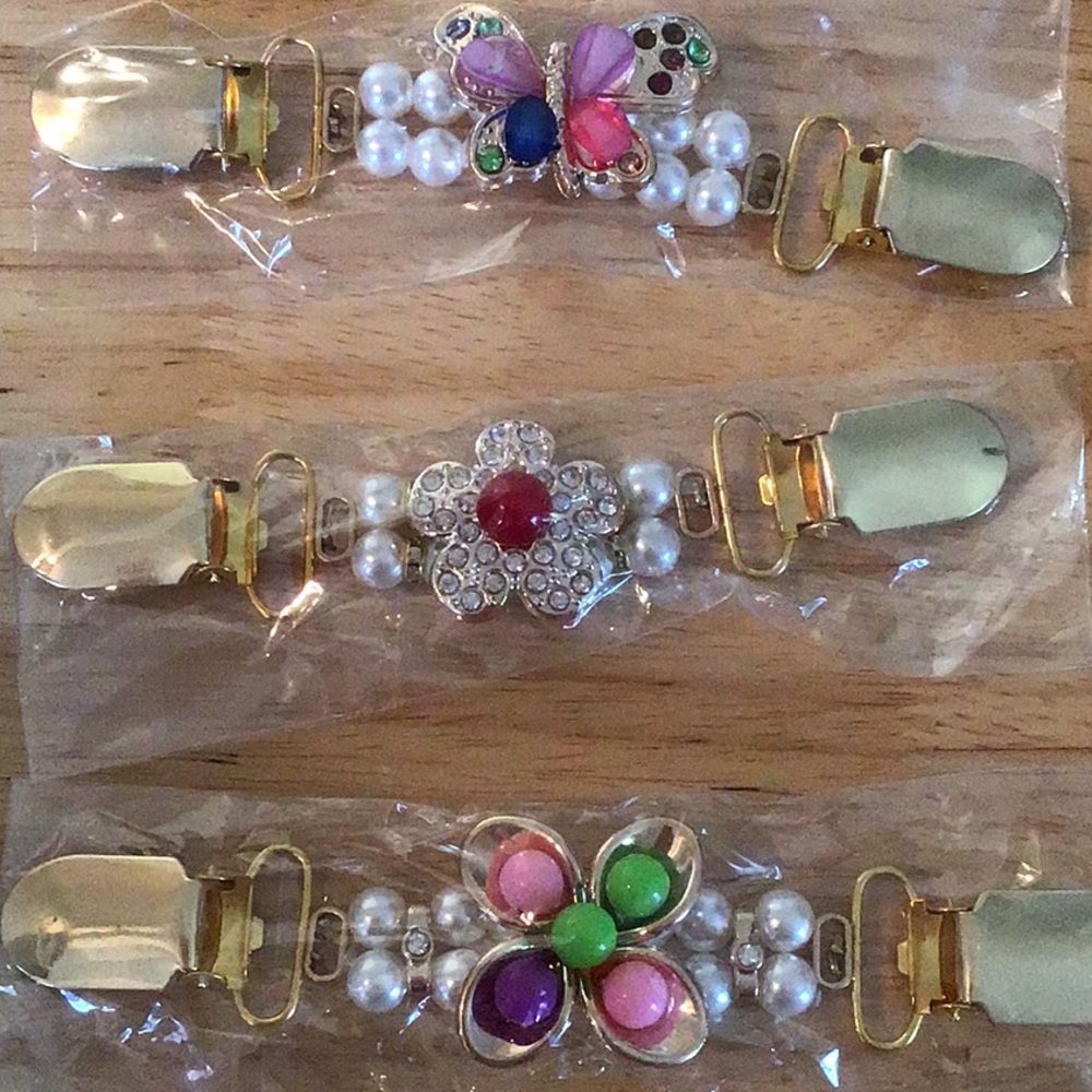 NEW IN PKG. Sweater Clips (Sturdy Build)